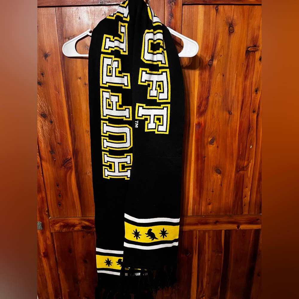 NEW Hufflepuff scarf